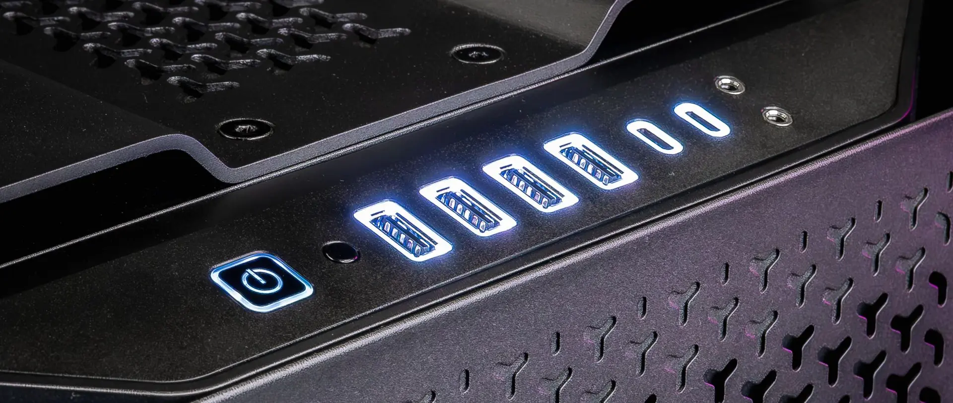 Panneau supérieur boîtier PC TITAN X avec ports USB C USB A et bouton power rétroéclairé