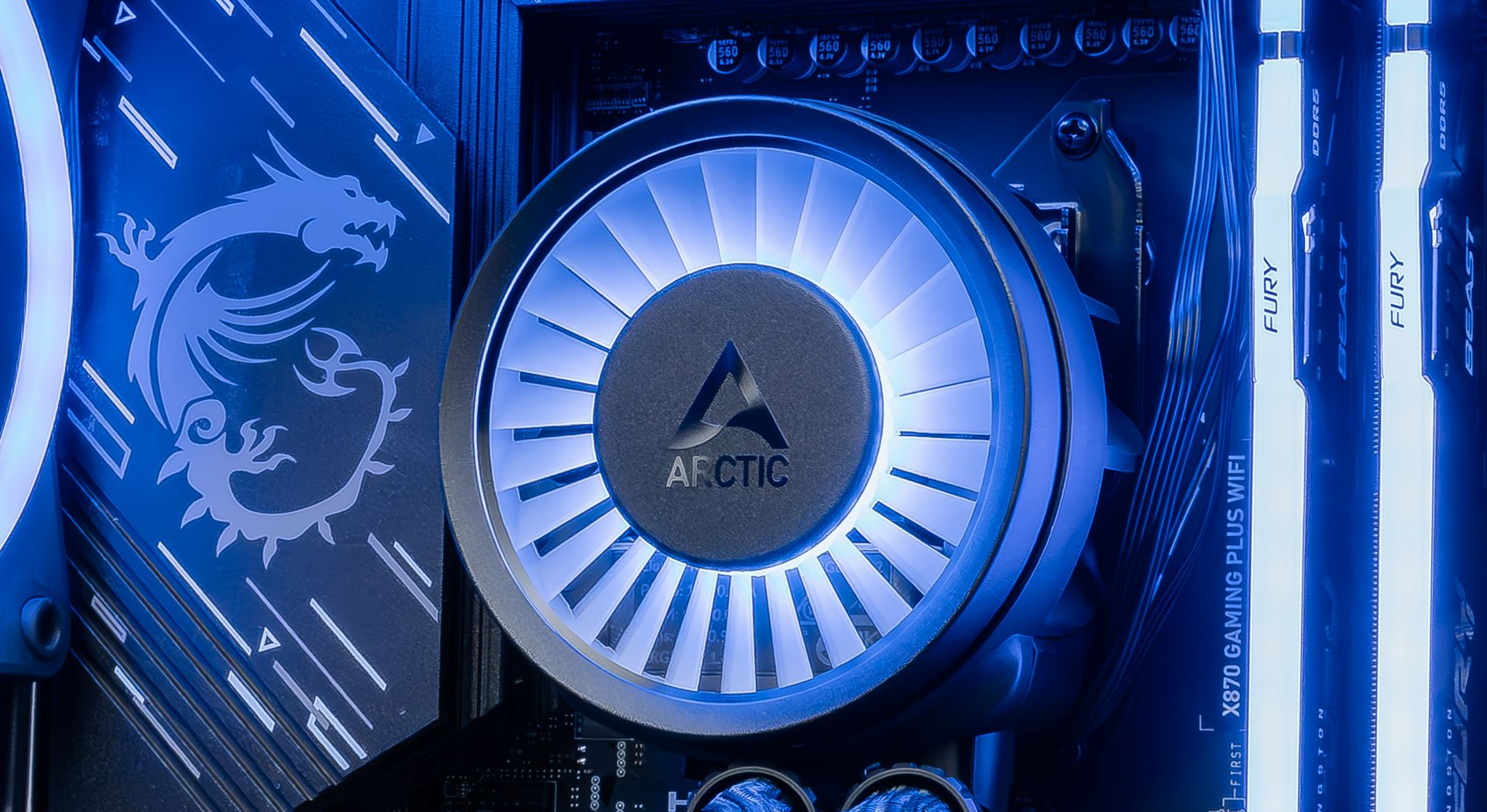 AMD Ryzen 7 9850X3D processor met 3D V-Cache-technologie en Zen 5-architectuur geïnstalleerd in een FlowUP gaming-pc met Arctic waterkoeling en DDR5 Kington FURY RAM
