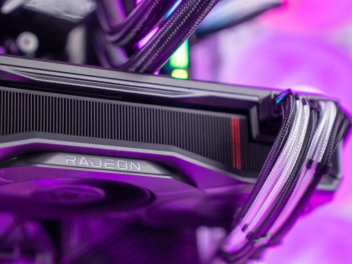 Carte graphique AMD Radeon montée dans un PC FlowUP