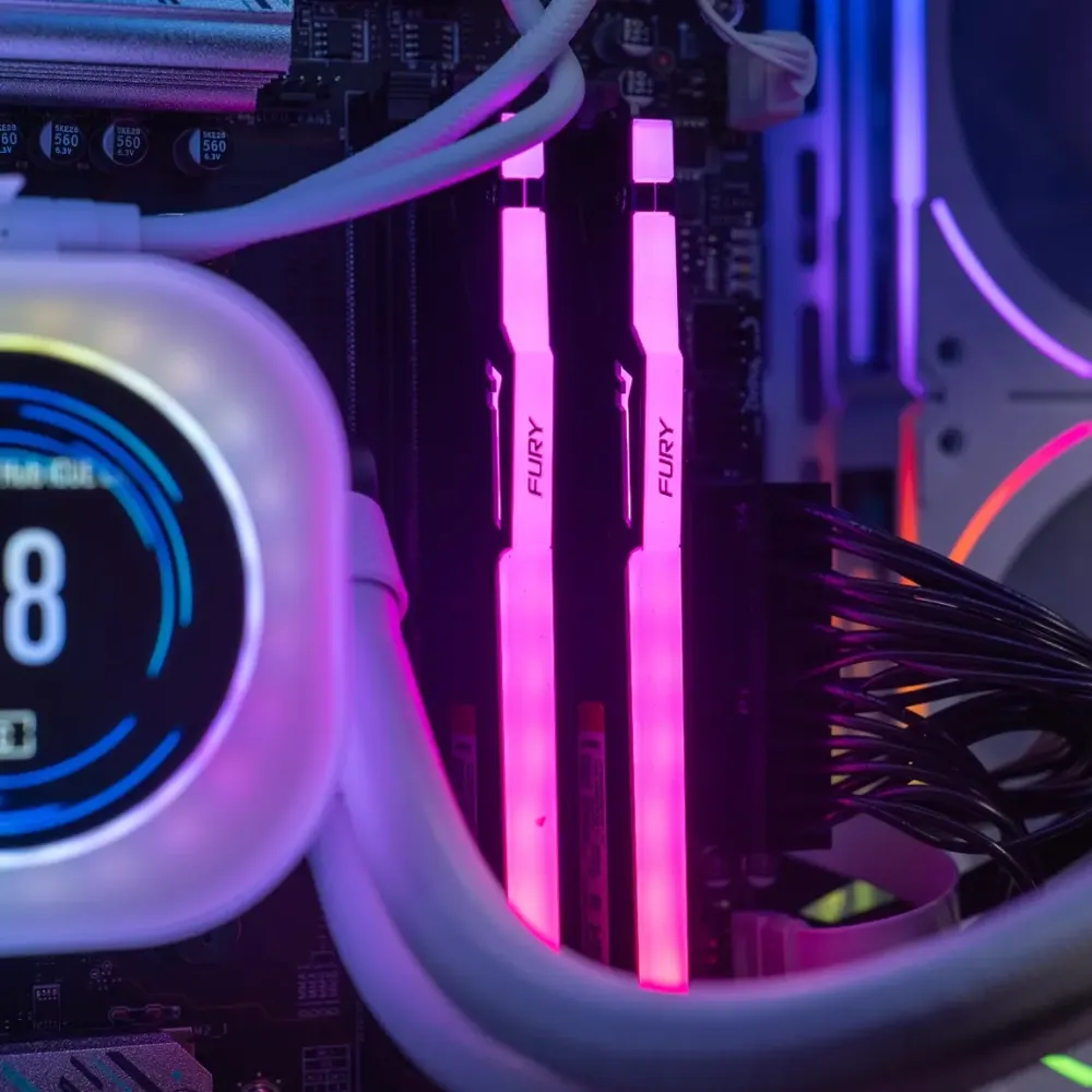 DDR5 RGB-RAM-geheugenmodules in een FlowUP-gaming-pc