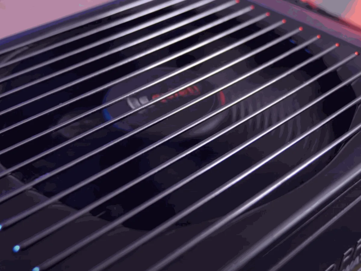 Ventilateur de l'alimentation qui tourne pendant le test de pontage