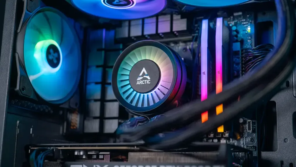 ARCTIC watercooling and RGB RAM sticks in a gaming PC
