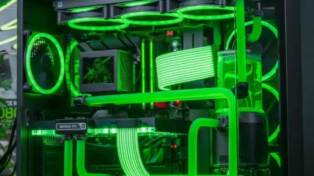 PC gamer à éclairage vert dans un boîtier vitré