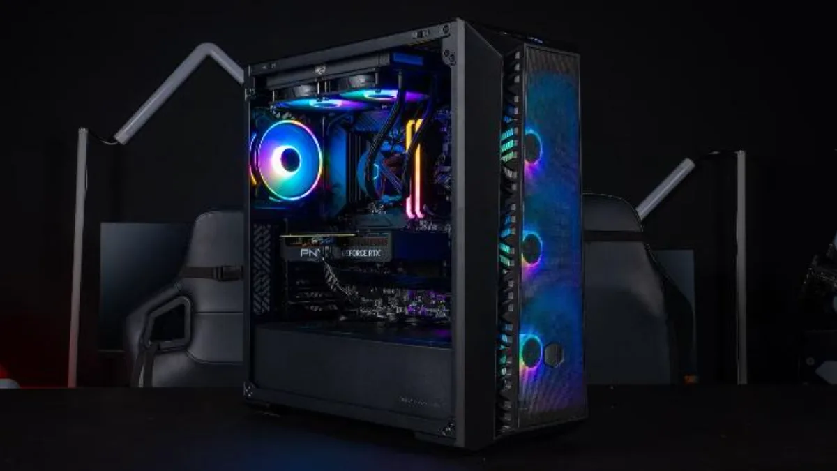 PC gamer FlowUP dans un boîtier Cooler Master vitré avec ventilateurs RGB