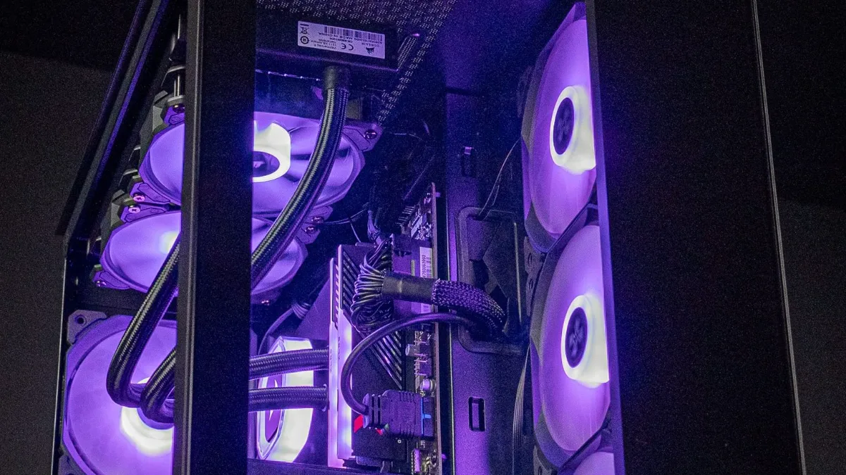 FlowUP Aqua gaming PC with purple lighting in a glass case