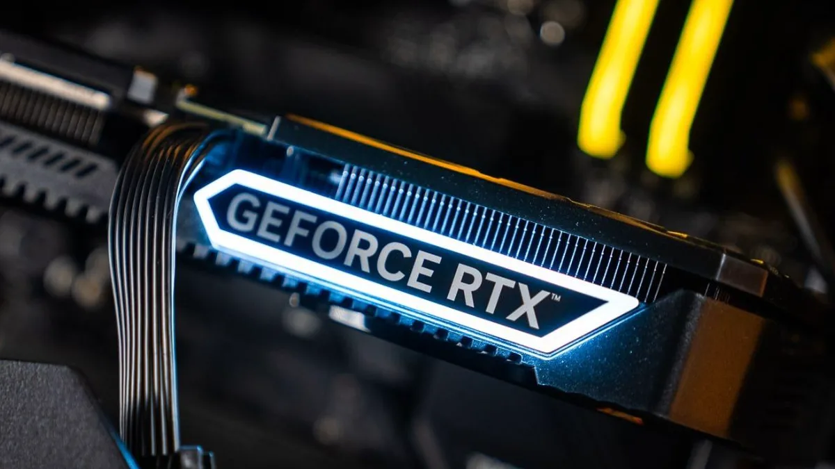 GeForce RTX 4070 grafische kaart geïnstalleerd in de FlowUP Tracer-pc