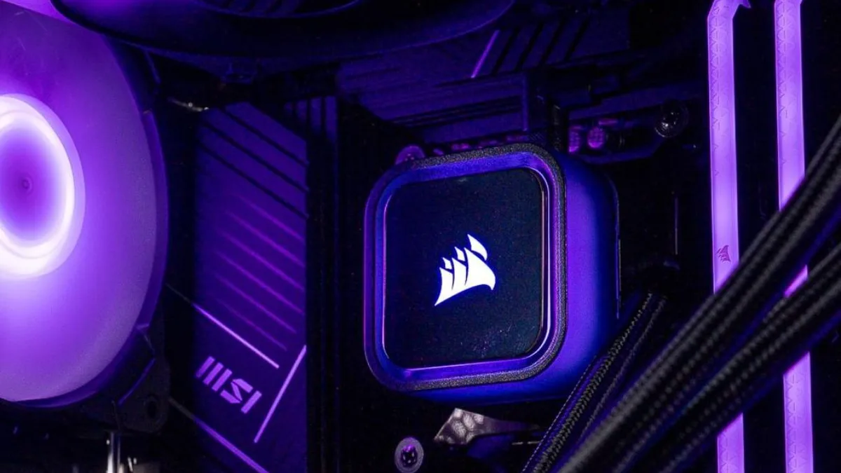 Intérieur du PC FlowUP Toyger Streaming Edition avec watercooling Corsair et éclairage violet