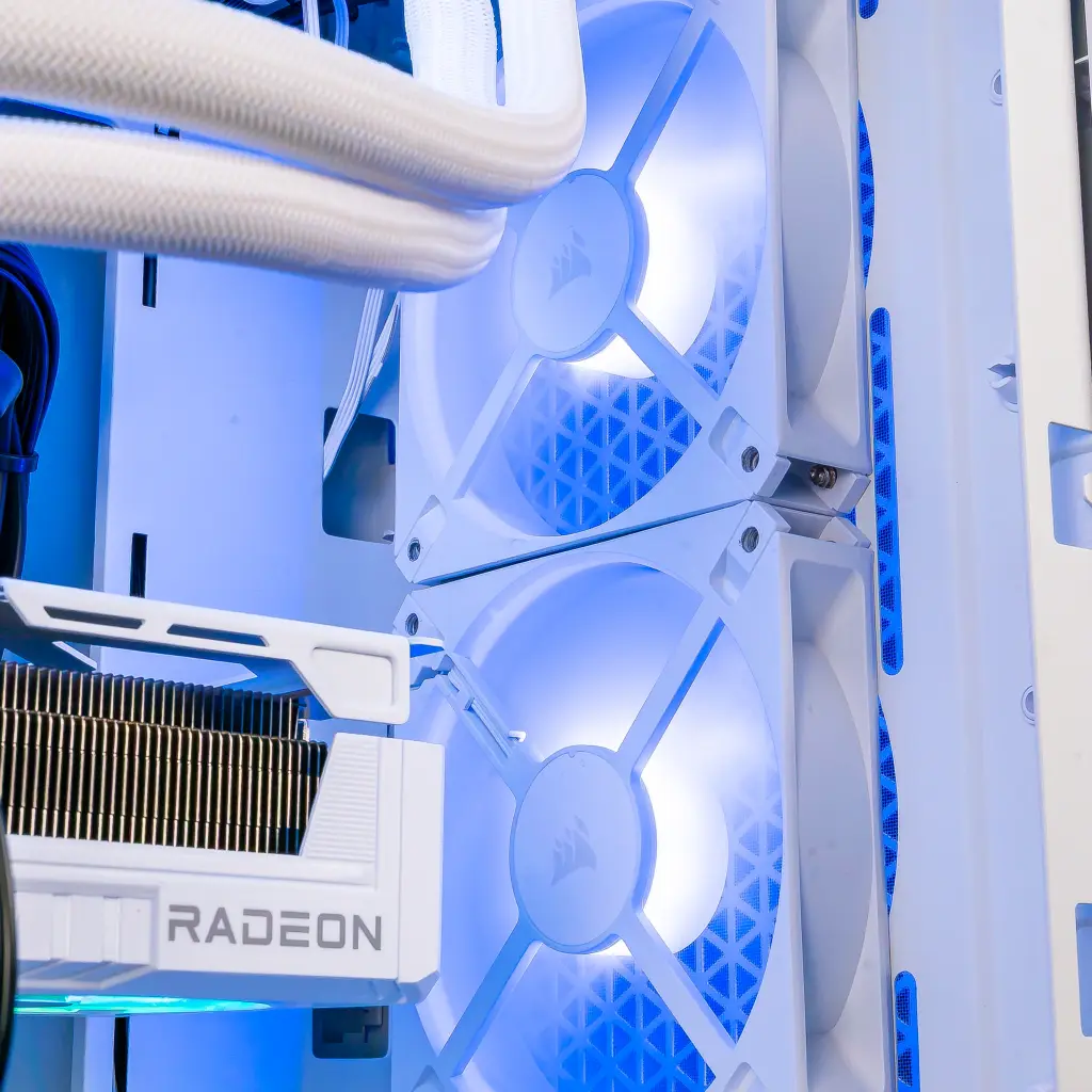 PC French Radeon RX™ 9070 by Corsair