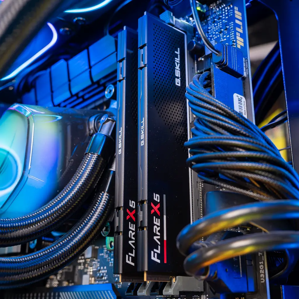 PC Vantor GEFORCE RTX™ 5080 16GB