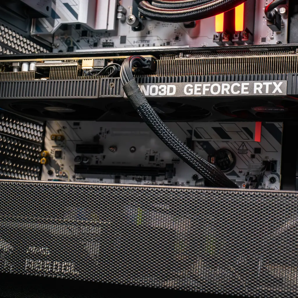 PC Solana GEFORCE RTX™ 5080