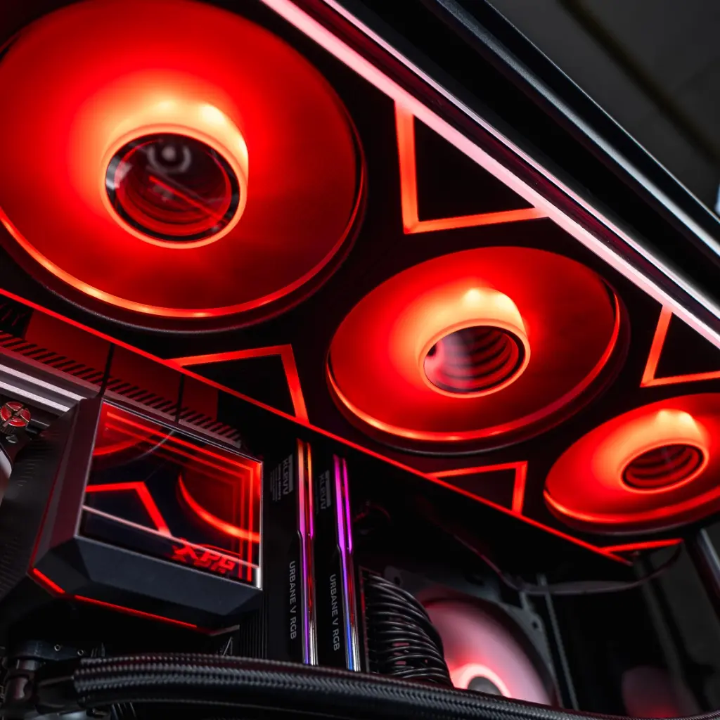 PC Huwie GeForce RTX™ 5070 By XPG
