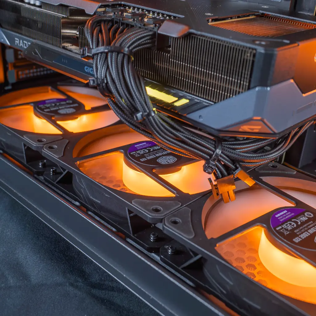 PC Phantom Radeon™ RX 9070 XT 16GB