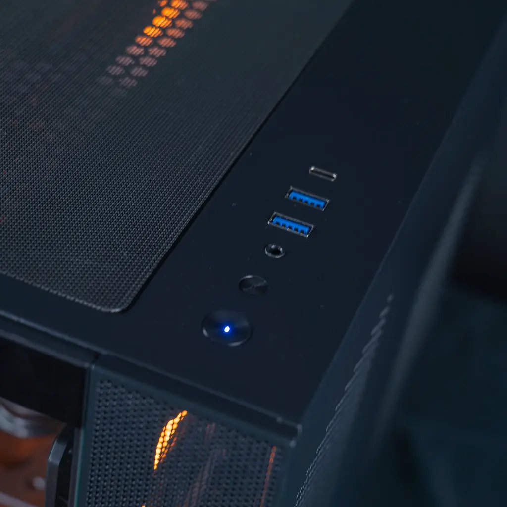 PC Phantom Radeon™ RX 9070 XT 16GB