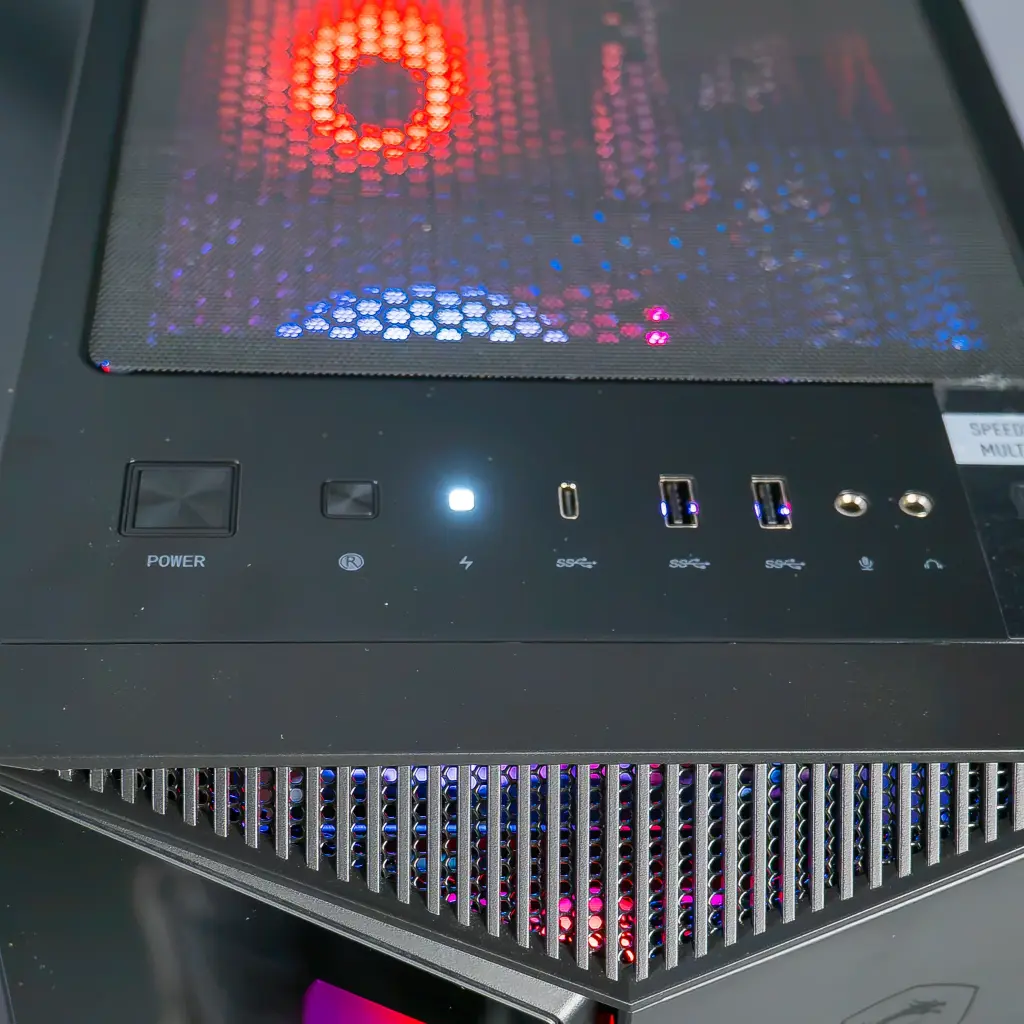 PC Moll-E RADEON™ RX 9060 XT 16GB