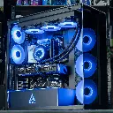 Vue complète de l'intérieur du PC gamer Cheetoh Remastered avec éclairage violet et watercooling Cooler Master MasterLiquid