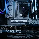 Gros plan sur la carte graphique GeForce RTX et le SSD M.2 Lightning Gen5 du PC gamer Cheetoh Remastered