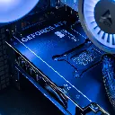 Vue de profil de la carte graphique MSI GeForce RTX dans le boîtier du PC gamer Cheetoh Remastered