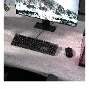 Vue d'ensemble d'un setup PC gamer noir avec clavier mécanique Cougar Ultimus EX souris filaire et écran sur bureau en bois clair FlowUP