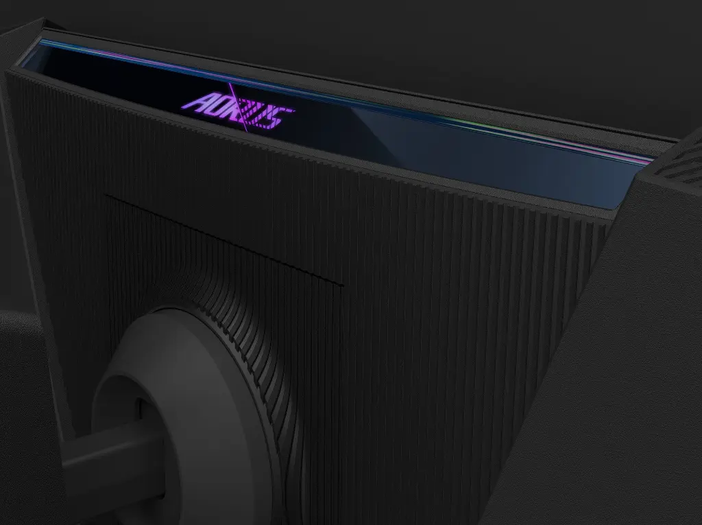 Détail design écran PC gamer Gigabyte AORUS FO32U2 32 pouces QD OLED 4K 240Hz avec logo RGB rétroéclairé