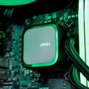 Gros plan sur le système de refroidissement du PC gamer Rift RX 9060 XT : waterblock Arctic Liquid Freezer III avec éclairage ARGB rouge et logo Arctic au centre