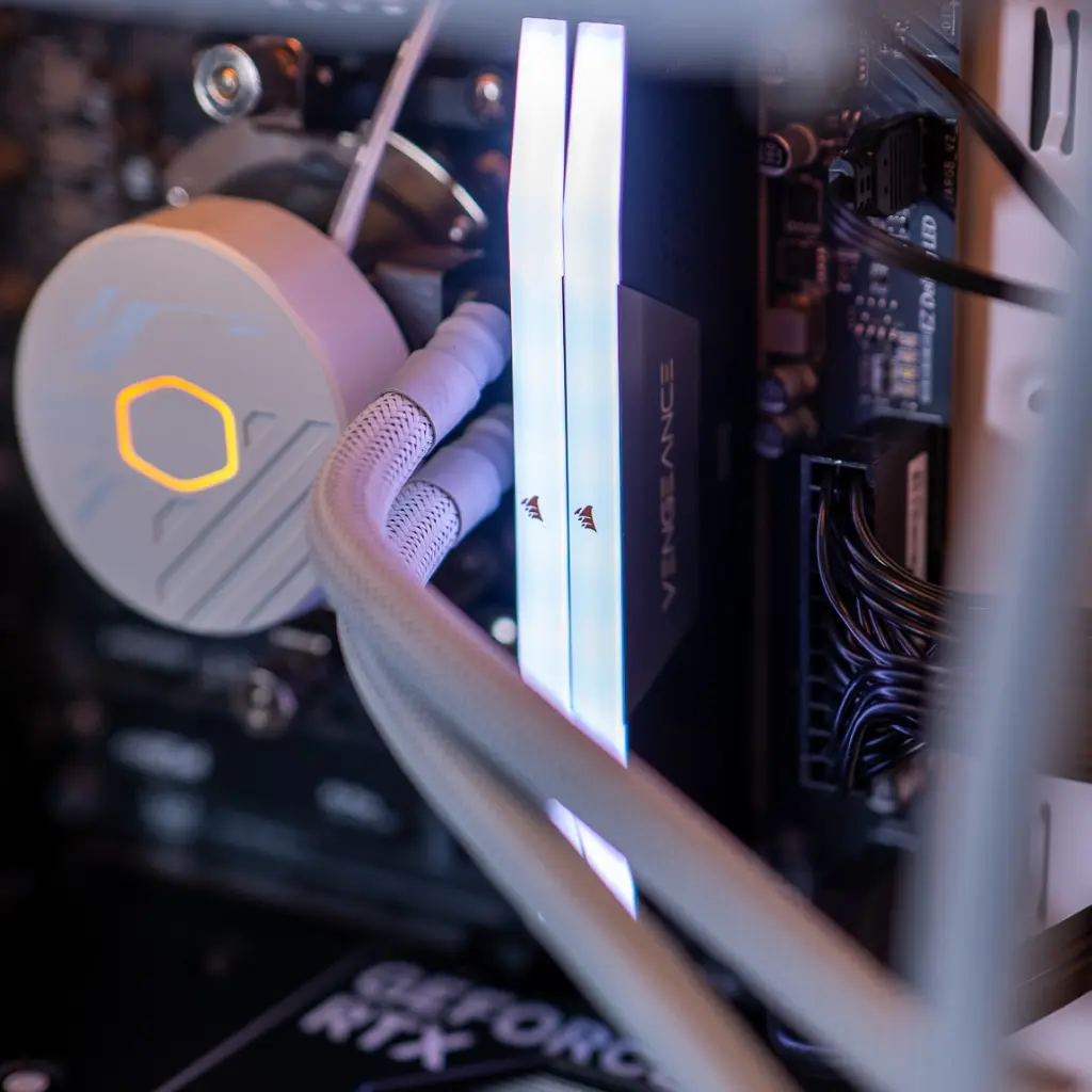PC Angora GEFORCE RTX™ 5060