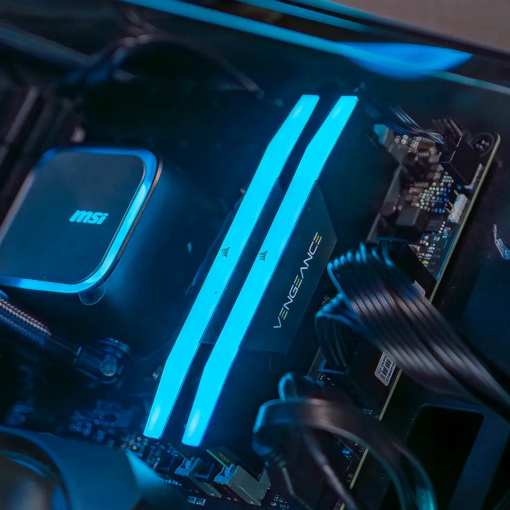 PC Pyramide GEFORCE RTX™ 5070 Ti