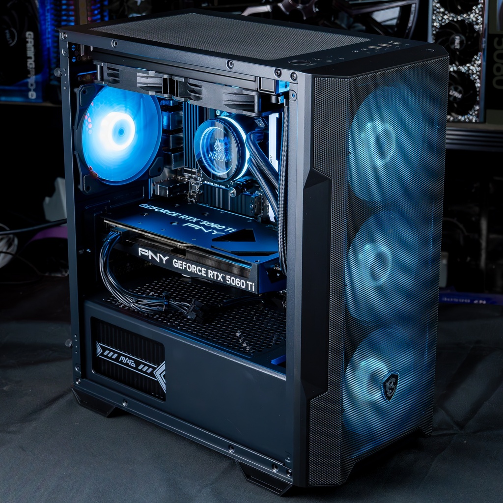 Vue d'ensemble interne du PC Savannah FlowUP montrant la carte graphique PNY GeForce RTX 5060 Ti, le système de watercooling AZZA et les ventilateurs MSI ARGB bleus