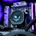 Gros plan watercooling LCD RGB violet dans PC gamer Orion GeForce RTX™ 5080 noir configuration gaming 4K hautes performances