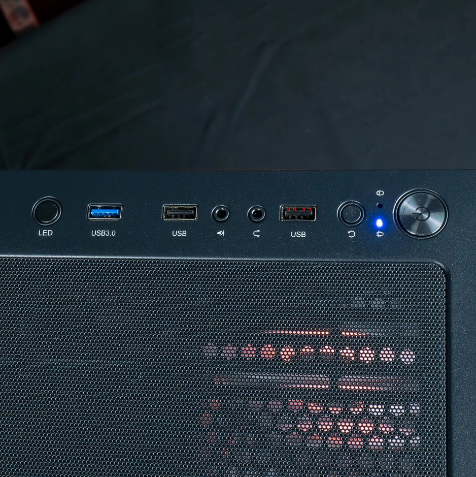 Vue de dessus du panneau de contrôle du PC gamer Rift RX 9060 XT : boutons POWER et LED, un port USB 3.0, deux ports USB standards, et les prises jack audio