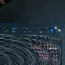 Vue de dessus du panneau de contrôle du PC gamer Rift RX 9060 XT : boutons POWER et LED, un port USB 3.0, deux ports USB standards, et les prises jack audio