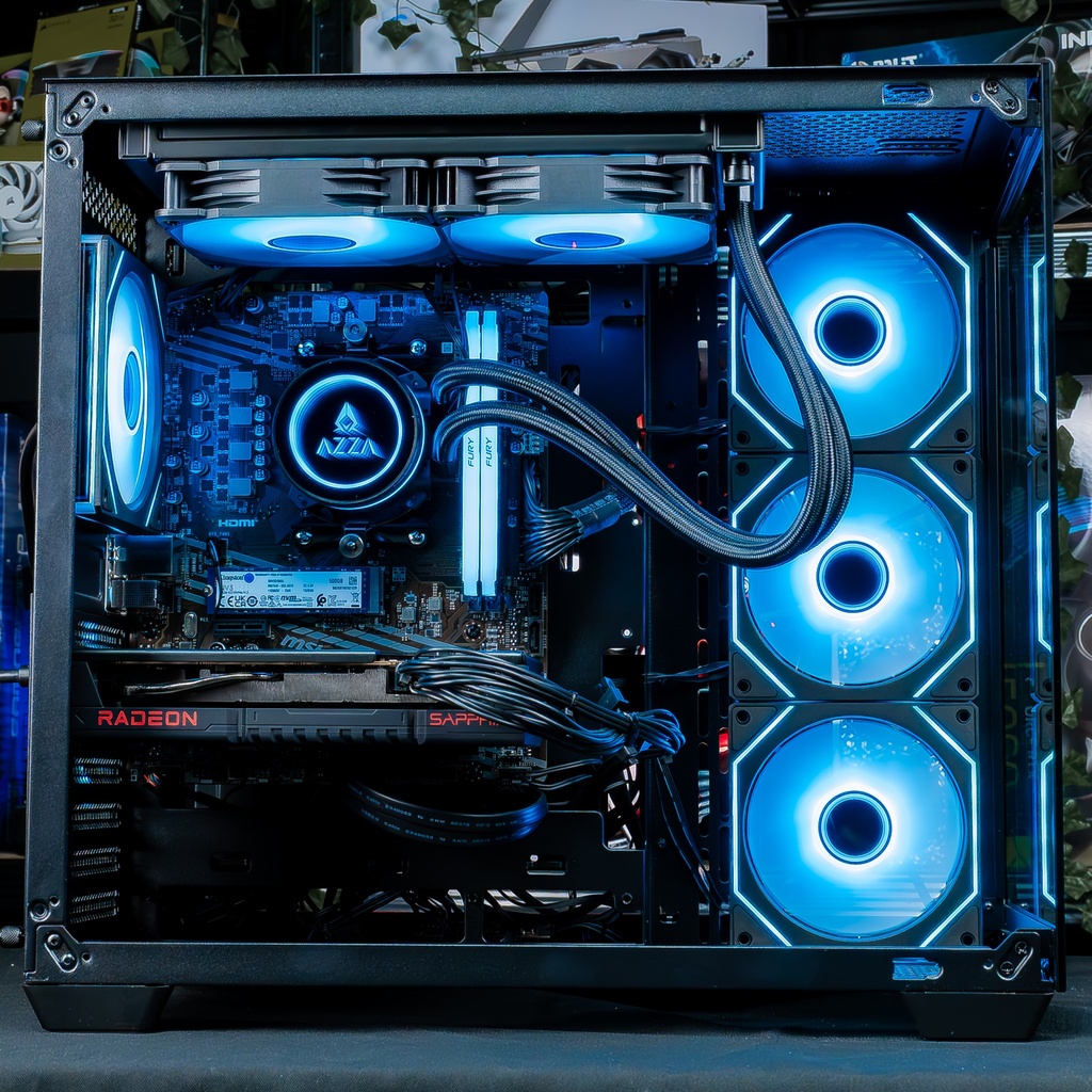 Vue d'ensemble interne du PC gamer Nightwing FlowUP avec watercooling MSI MAG Coreliquid, carte graphique Radeon et éclairage ARGB bleu