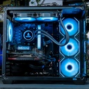 Vue d'ensemble interne du PC gamer Nightwing FlowUP avec watercooling MSI MAG Coreliquid, carte graphique Radeon et éclairage ARGB bleu