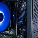 Gros plan sur les barrettes de mémoire vive RAM DDR4 et le slot SSD M.2 du PC gamer Bengal