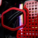 Vue rapprochée des barrettes de RAM Corsair Vengeance DDR5 avec éclairage ARGB à travers la structure perforée rouge du PC gamer Sneaker X GEFORCE RTX™ 5070 Ti