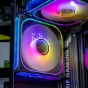 Vue d'un ventilateur ARGB arrière avec éclairage arc-en-ciel à côté du dissipateur TUF Gaming