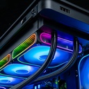 Vue rapprochée du radiateur et des tuyaux du watercooling ARGB arc-en-ciel dans le PC SHADOW.