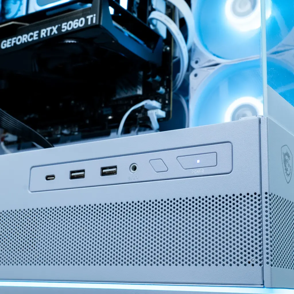 Vue arrière du PC gamer Rubis montrant le panneau de connectique MSI, les sorties vidéo de la carte graphique GeForce RTX