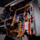 Circuit watercooling custom PC TITAN X double RTX 5090 avec tubes rigides RGB et réservoir liquide haute performance