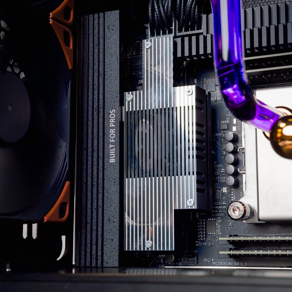 Carte mère ASUS Pro WS TRX50 SAGE WIFI avec Threadripper 7960X dans PC TITAN X double RTX 5090