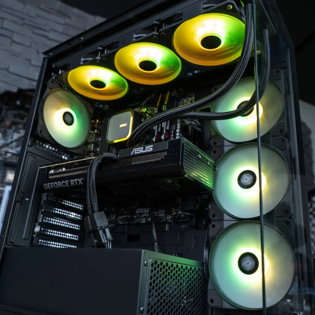PC RAMPAGE GEFORCE RTX™ 5070