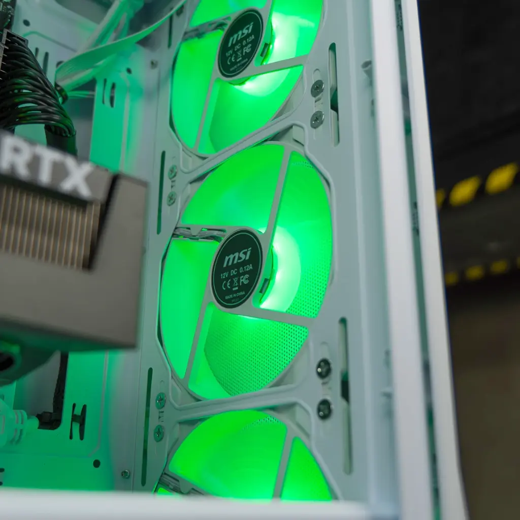 PC Mirage GeForce RTX™ 5060 Ti Powered by MSI